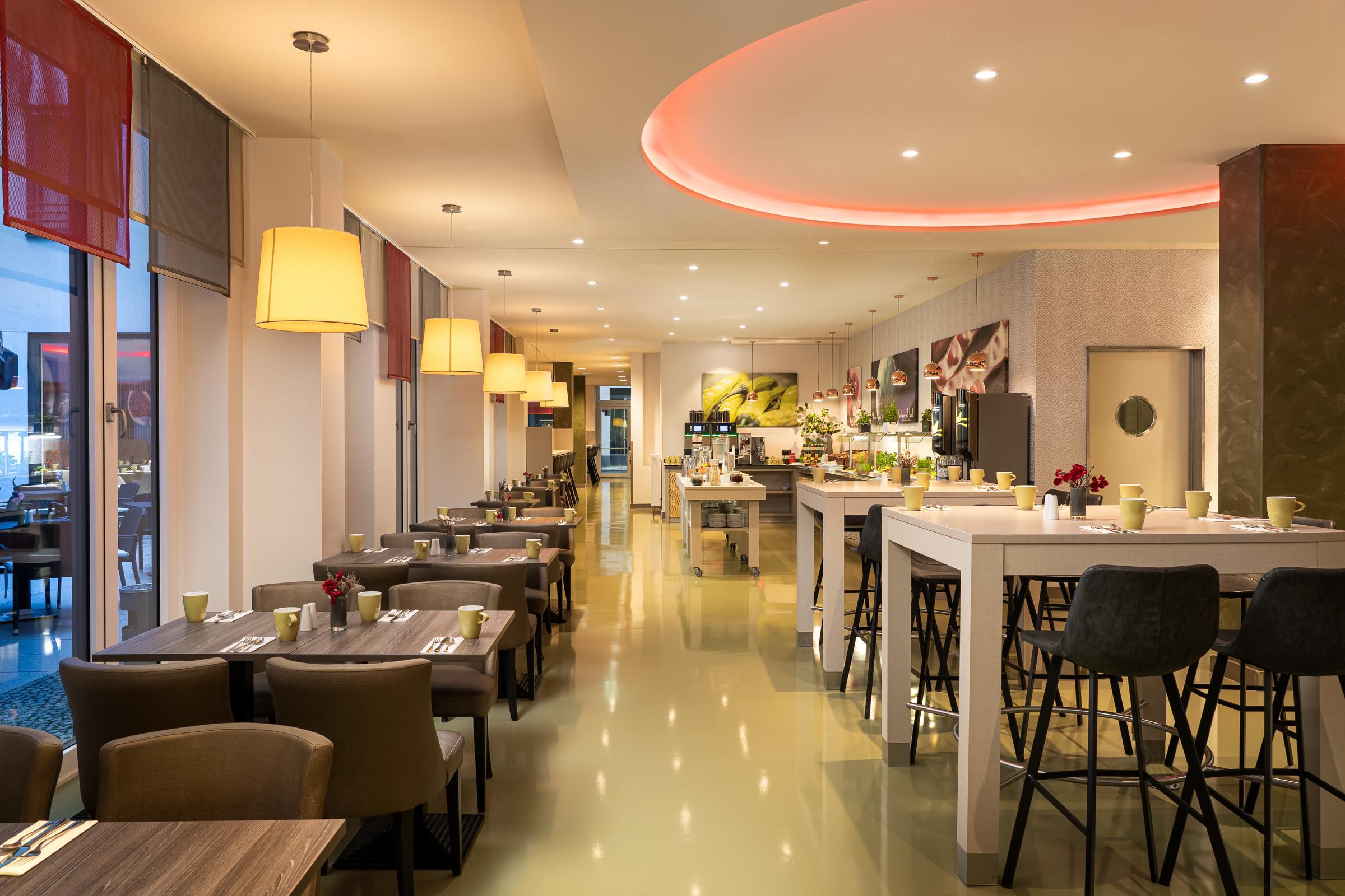 โรงแรมลีโอนาร์โด เบอร์ลิน มิทเทอ ภายนอก รูปภาพ Breakfast buffet at a modern hotel
